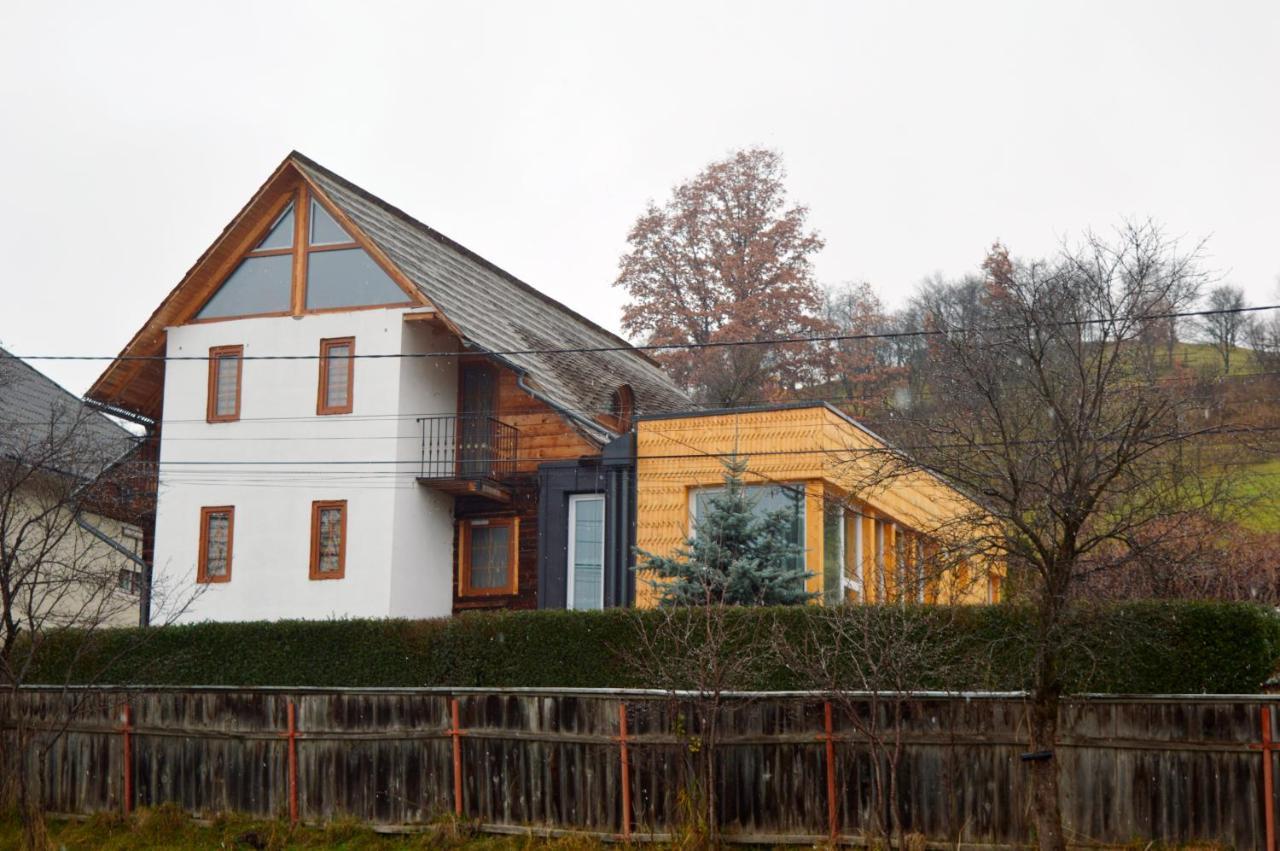 Casa Cu Magnolii Hotel Poienile Izei Exterior photo