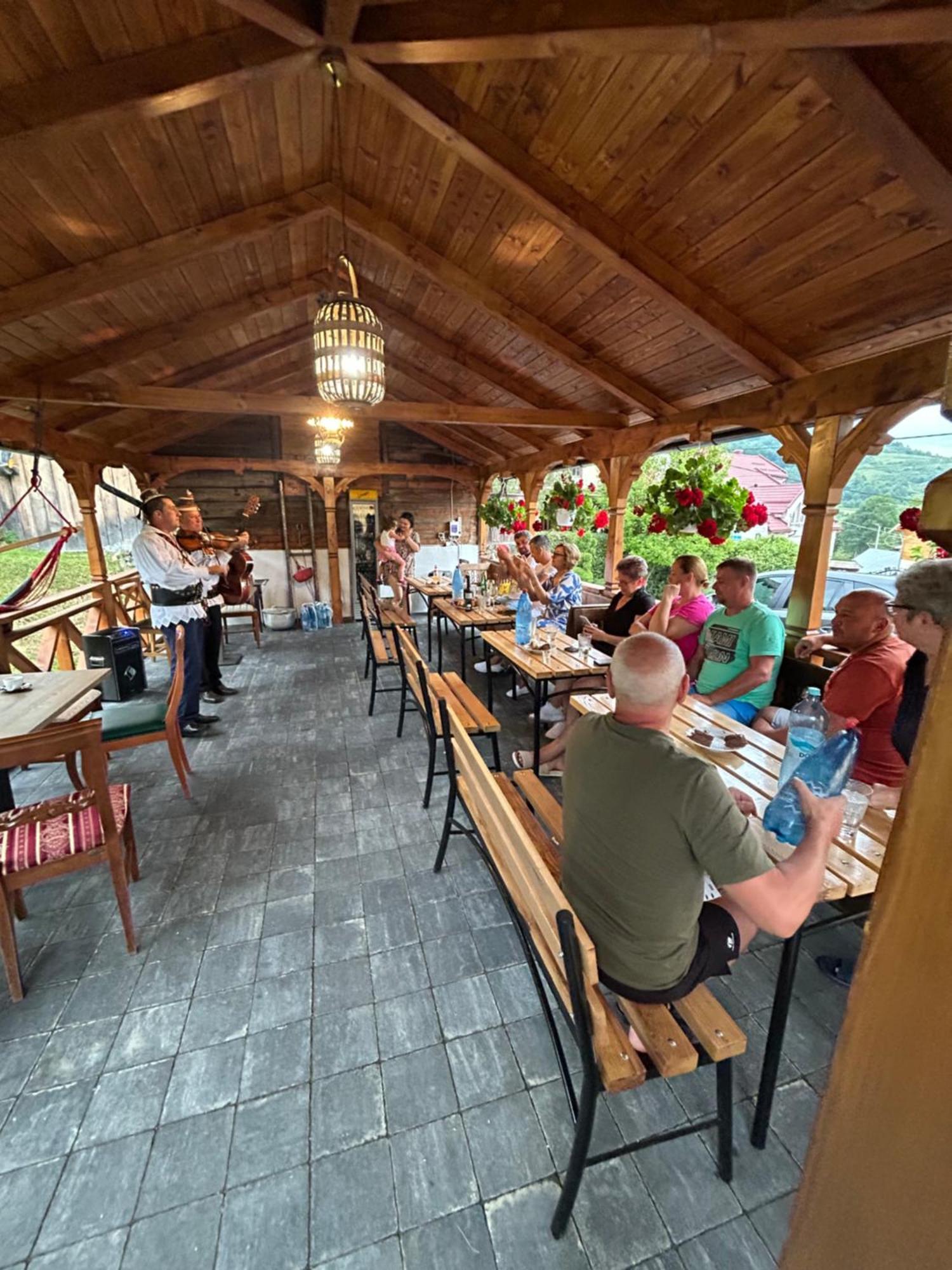 Casa Cu Magnolii Hotel Poienile Izei Exterior photo
